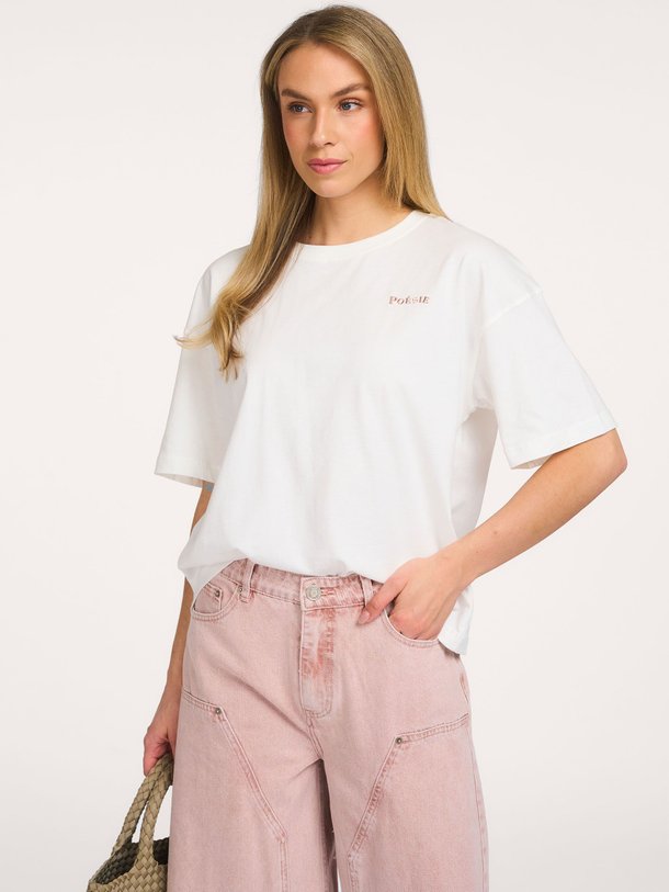 Ontdek de Vera katoenen T-shirt met borduursel van Sofie Schnoor in de kleur Wit bij Orangebag. Op werkdagen voor 21:45 besteld, morgen in huis.