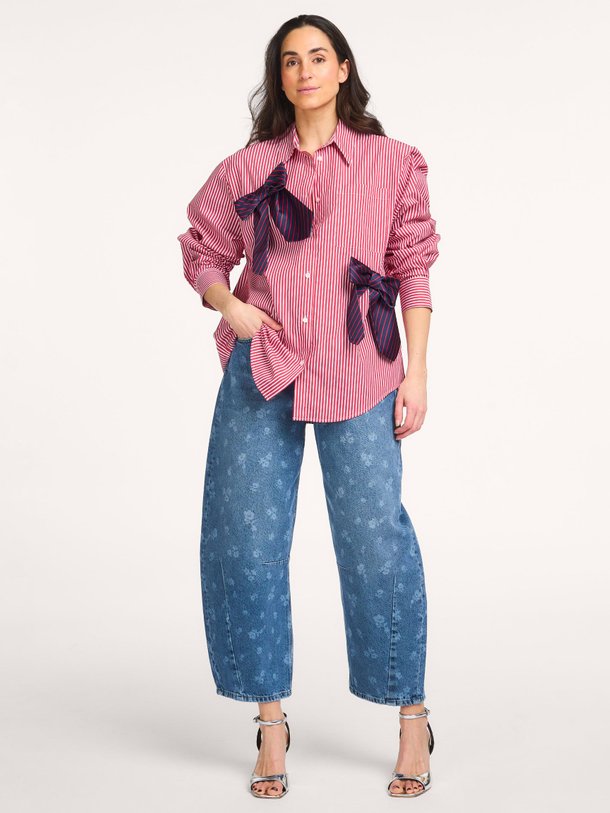 Ontdek de Jiwi katoenen gestreepte blouse met strikken van Essentiel Antwerp in de kleur Rood bij Orangebag. Op werkdagen voor 21:45 besteld, morgen in huis.