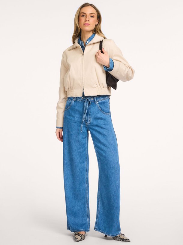 Ontdek de Irvina high waist loose fit jeans van Second Female in de kleur Blauw bij Orangebag. Op werkdagen voor 21:45 besteld, morgen in huis.