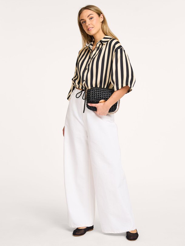 Ontdek de Lucie viscose/linnenmix gestreepte blouse van Suncoo in de kleur zwart bij Orangebag. Op werkdagen voor 21:45 besteld, morgen in huis.