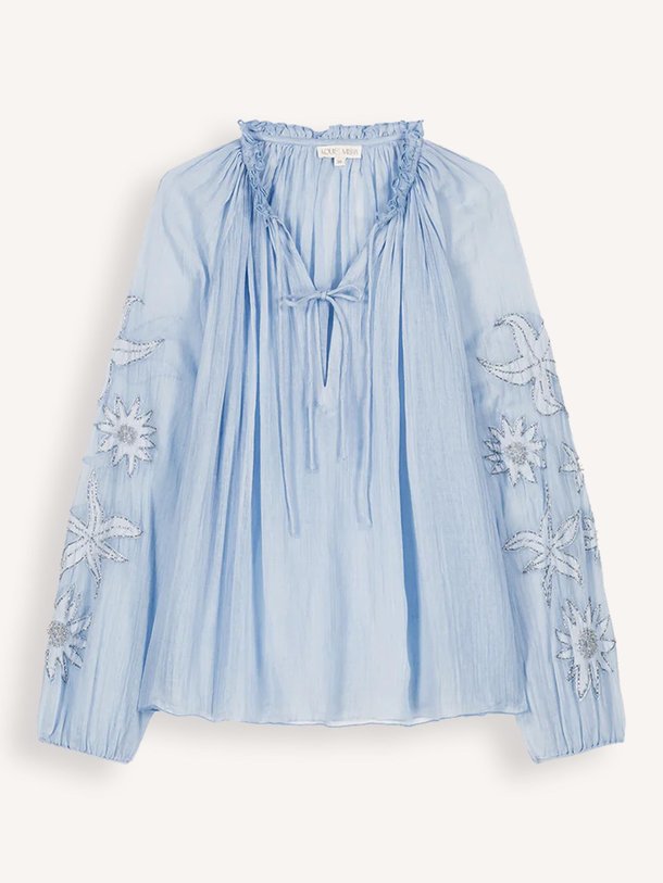 Ontdek de Nicoliana organic cotton top van Louise Misha in de kleur lichtblauw bij Orangebag. Op werkdagen voor 21:45 besteld, morgen in huis.