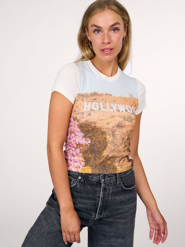 Ontdek de katoenen T-shirt met print van Re/Done in de kleur crème bij Orangebag. Op werkdagen voor 21:45 besteld, morgen in huis.