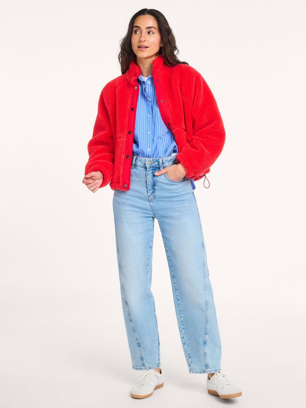 Ontdek de Steve geweven teddy jack van By-Bar in de kleur Rood bij Orangebag. Op werkdagen voor 21:45 besteld, morgen in huis.