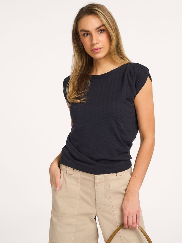 Ontdek de Sixtojacquard lyocellmix T-shirt van Sessun in de kleur Antraciet bij Orangebag. Op werkdagen voor 21:45 besteld, morgen in huis.