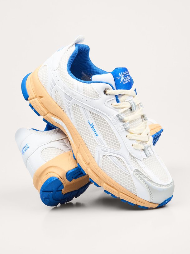 Ontdek de The Re-Run mesh sneakers van Mercer Amsterdam in de kleur blauw bij Orangebag. Op werkdagen voor 21:45 besteld, morgen in huis.