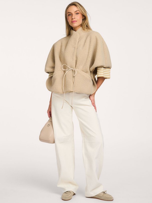 Ontdek de Noelle teddy jack van Club L`avenir in de kleur Zand bij Orangebag. Op werkdagen voor 21:45 besteld, morgen in huis.