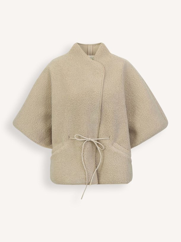 Ontdek de Noelle teddy jack van Club L`avenir in de kleur Zand bij Orangebag. Op werkdagen voor 21:45 besteld, morgen in huis.