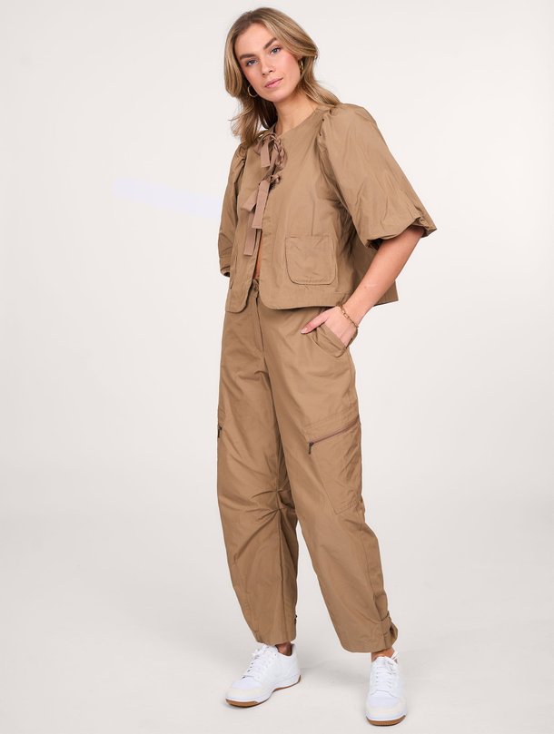 Ontdek de Geweven blouse van Summum in de kleur kaki bij Orangebag. Op werkdagen voor 21:45 besteld, morgen in huis.