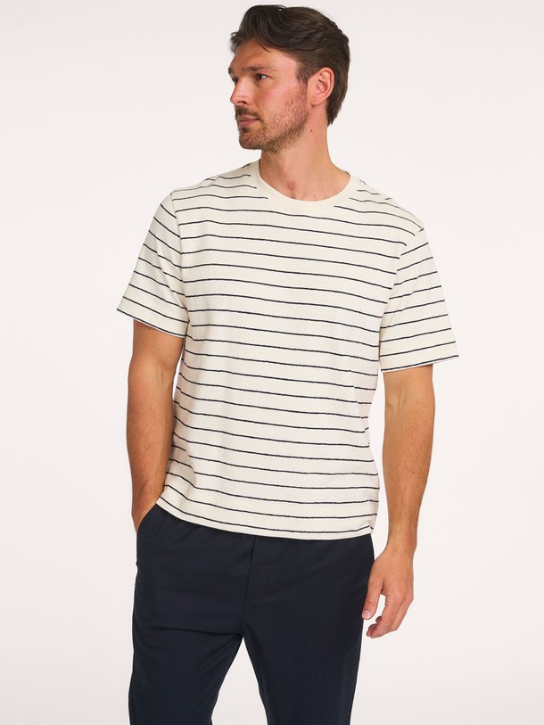 Ontdek de Pedro organic cotton gestreept T-shirt van NN.07 in de kleur Donkerblauw bij Orangebag. Op werkdagen voor 21:45 besteld, morgen in huis.