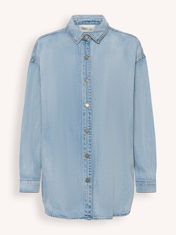 Ontdek de Hilma denim blouse van My Essential Wardrobe in de kleur Lichtblauw bij Orangebag. Op werkdagen voor 21:45 besteld, morgen in huis.