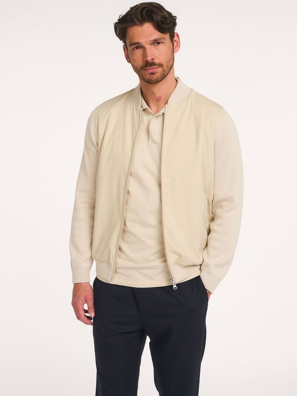 Ontdek de Paxton katoenen jack van Wahts in de kleur Zand bij Orangebag. Op werkdagen voor 21:45 besteld, morgen in huis.