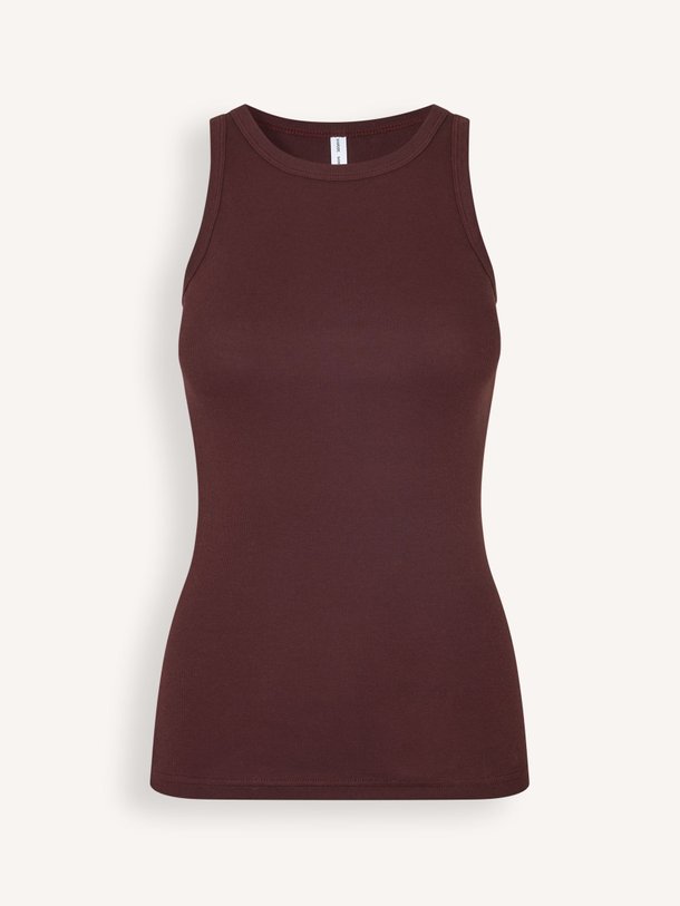 Ontdek de Alexo organic cotton rib tanktop van Samsoe Samsoe in de kleur Aubergine bij Orangebag. Op werkdagen voor 21:45 besteld, morgen in huis.