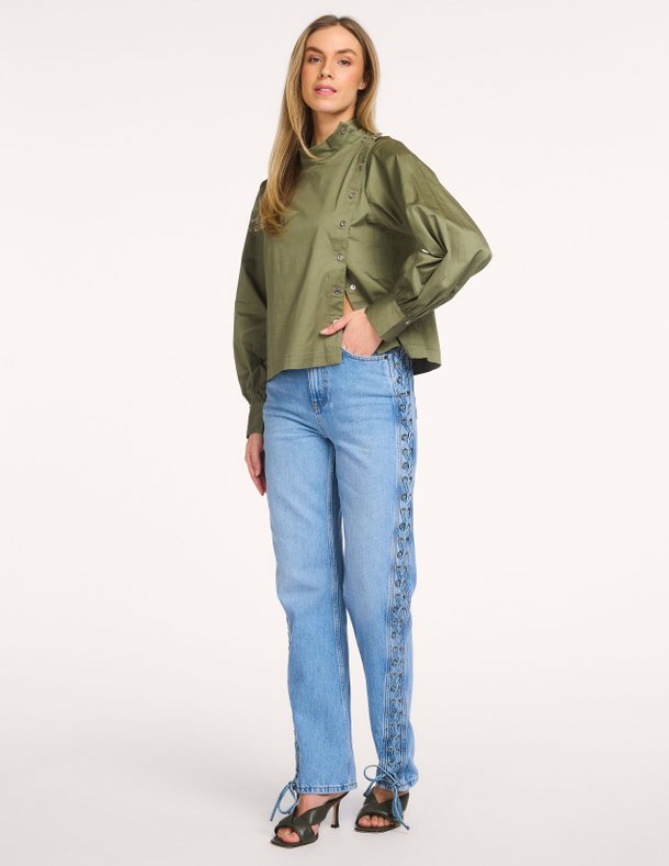 Ontdek de Egina katoenmix blouse van Karen By Simonsen in de kleur Groen bij Orangebag. Op werkdagen voor 21:45 besteld, morgen in huis.