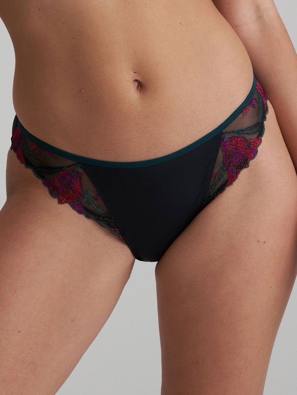 Ontdek de Yoly slip met borduursel van Marie Jo in de kleur donkergroen bij Orangebag. Op werkdagen voor 21:45 besteld, morgen in huis.