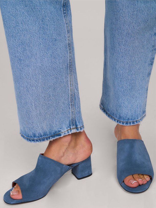 Ontdek de Horizon suède muiltjes van Anonymous Copenhagen in de kleur blauw bij Orangebag. Op werkdagen voor 21:45 besteld, morgen in huis.