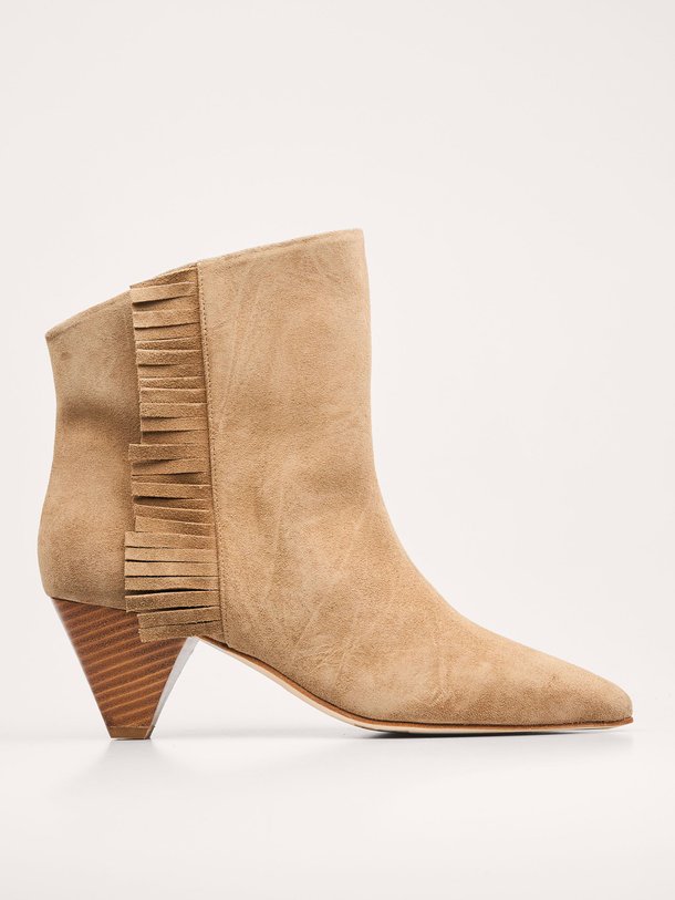 Ontdek de Louisa suéde enkellaarzen van Silver Grace in de kleur zand bij Orangebag. Op werkdagen voor 21:45 besteld, morgen in huis.