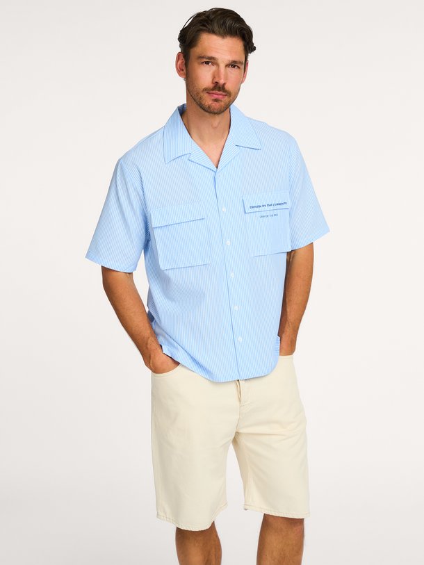 Law Of The Sea Coralyn Seersucker Striped Shirt Ontdek de CORALYN SEERSUCKER STRIPED SHIRT van Law of the Sea bij Orangebag. Op werkdagen voor 21:45 besteld, morgen in huis.