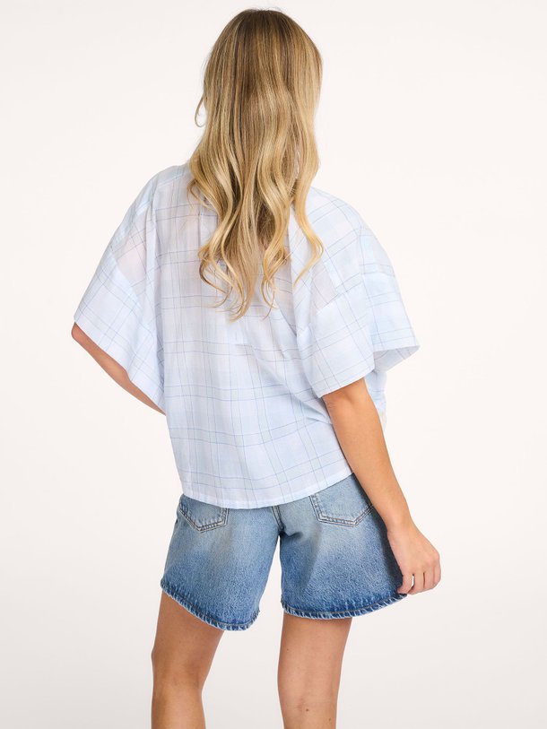 Ontdek de Cloe katoenen geruite blouse van Bellerose in de kleur Lichtblauw bij Orangebag. Op werkdagen voor 21:45 besteld, morgen in huis.