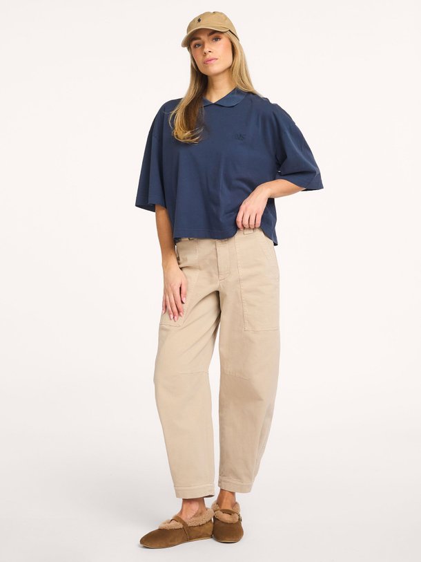 Ontdek de Frey katoenen polo top van Bellerose in de kleur Donkerblauw bij Orangebag. Op werkdagen voor 21:45 besteld, morgen in huis.