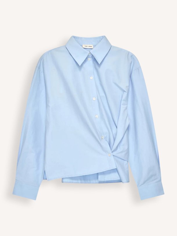 Ontdek de Marlon katoenmix blouse van Club L`avenir in de kleur Lichtblauw bij Orangebag. Op werkdagen voor 21:45 besteld, morgen in huis.