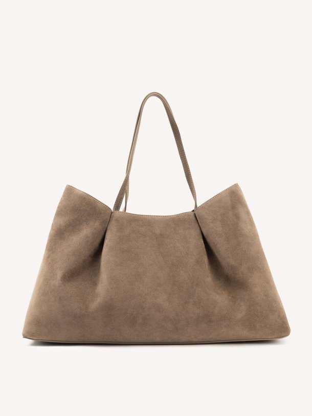 Ontdek de Suède schoudertas van Elleme in de kleur Taupe bij Orangebag. Op werkdagen voor 21:45 besteld, morgen in huis.