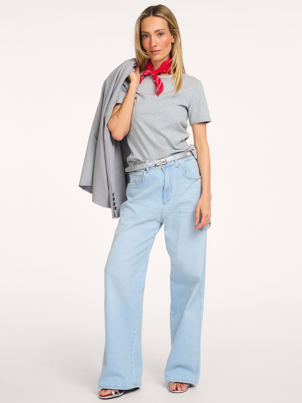 Ontdek de High waist loose fit jeans van Yaya in de kleur Blauw bij Orangebag. Op werkdagen voor 21:45 besteld, morgen in huis.