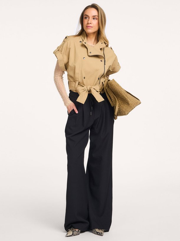 Ontdek de Michelle geweven pantalon van Haute L'Amitié in de kleur Zwart bij Orangebag. Op werkdagen voor 21:45 besteld, morgen in huis.