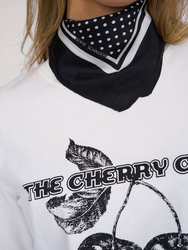 Ontdek de Mia zijden sjaal met dessin van Sofie Schnoor in de kleur zwart bij Orangebag. Op werkdagen voor 21:45 besteld, morgen in huis.