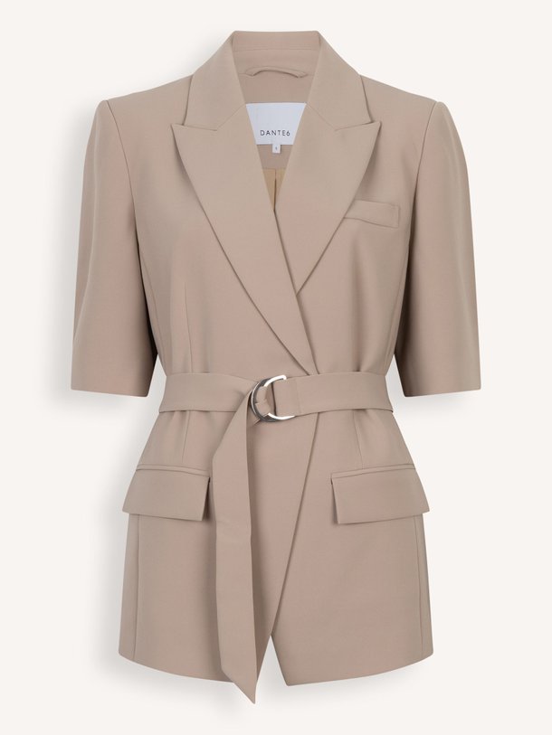 Ontdek de Nissa viscosemix blazer van Dante 6 in de kleur Beige bij Orangebag. Op werkdagen voor 21:45 besteld, morgen in huis.