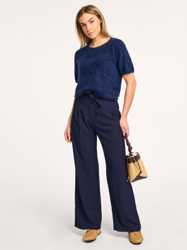 Ontdek de John viscosemix broek van Suncoo in de kleur donkerblauw bij Orangebag. Op werkdagen voor 21:45 besteld, morgen in huis.