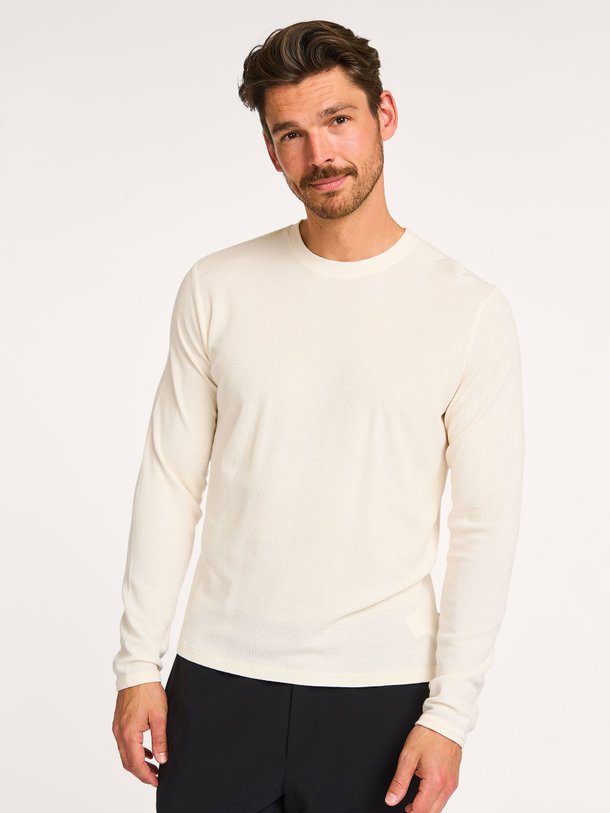 Ontdek de Clive piqué longsleeve van NN.07 in de kleur ecru bij Orangebag. Op werkdagen voor 21:45 besteld, morgen in huis.