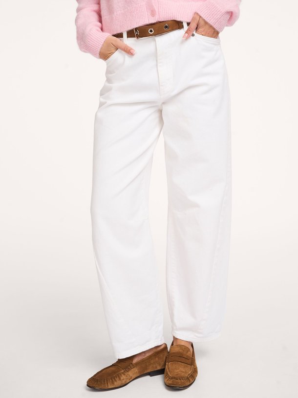 Ontdek de Brave high waist barrel fit non-stretch jeans van Dante 6 in de kleur Off-white bij Orangebag. Op werkdagen voor 21:45 besteld, morgen in huis.