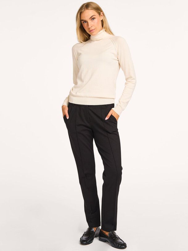 Ontdek de Como viscosemix stretch pantalon van Summum in de kleur zwart bij Orangebag. Op werkdagen voor 21:45 besteld, morgen in huis.