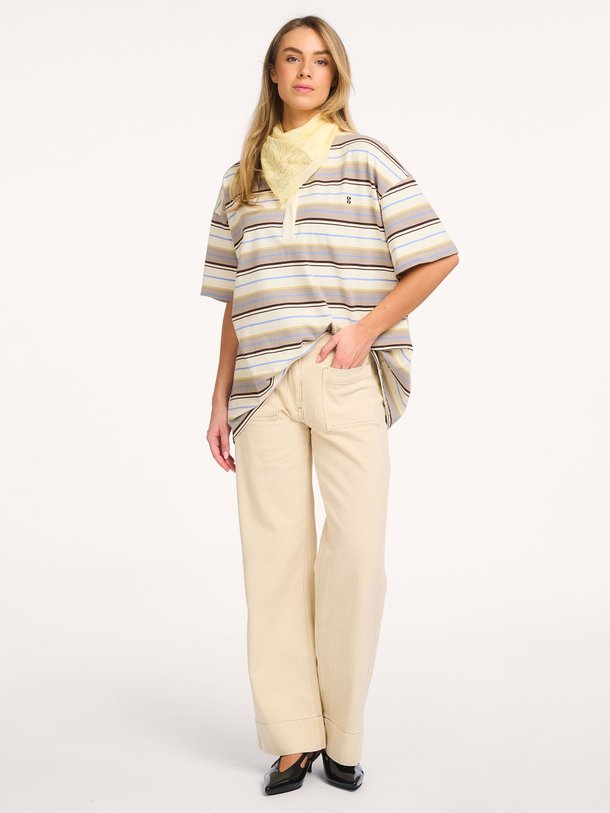 Ontdek de Pils katoenen gestreepte polo top van Sofie Schnoor in de kleur Beige bij Orangebag. Op werkdagen voor 21:45 besteld, morgen in huis.