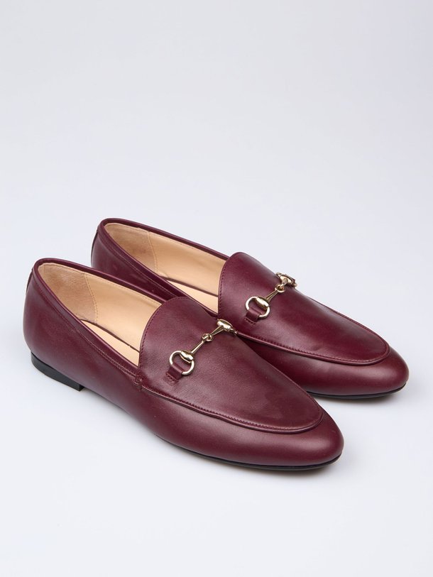 Ontdek de Che lederen loafers van Brown Dot. in de kleur bordeauxrood bij Orangebag. Op werkdagen voor 21:45 besteld, morgen in huis.