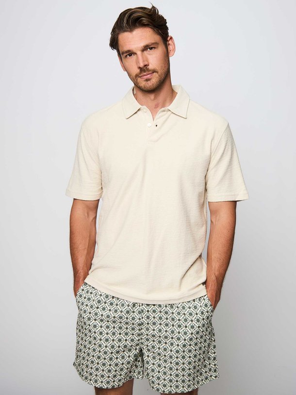Ontdek de Sakvistbro katoenmix polo van Samsoe Samsoe in de kleur ecru bij Orangebag. Op werkdagen voor 21:45 besteld, morgen in huis.