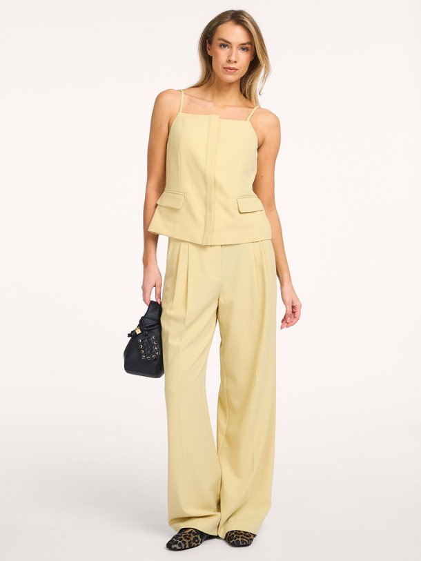 Ontdek de Nilan katoenmix broek van Co'Couture in de kleur Geel bij Orangebag. Op werkdagen voor 21:45 besteld, morgen in huis.