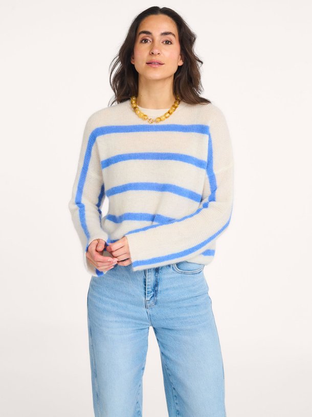 Ontdek de Vide alpacamix gestreepte trui van By-Bar in de kleur Blauw bij Orangebag. Op werkdagen voor 21:45 besteld, morgen in huis.