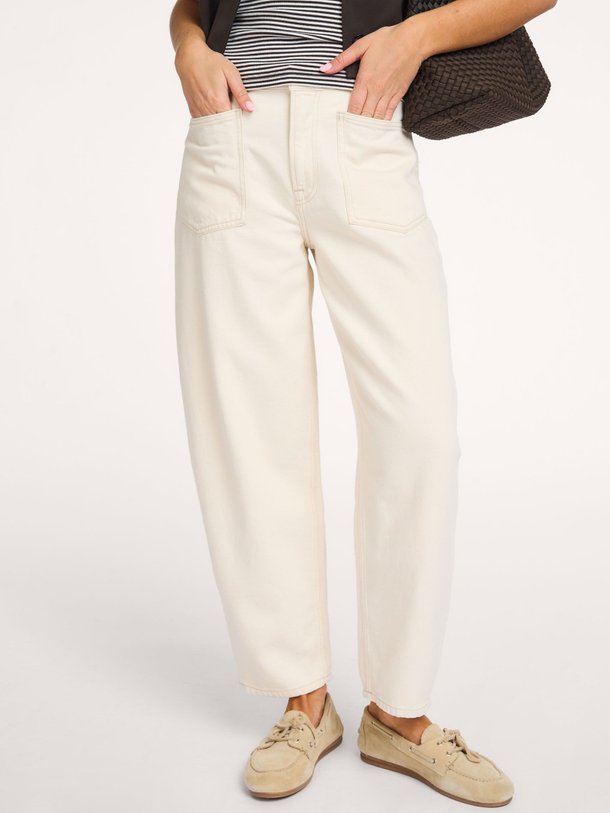 Ontdek de Saveyra mid waist barrel fit jeans van Samsoe Samsoe in de kleur Ecru bij Orangebag. Op werkdagen voor 21:45 besteld, morgen in huis.