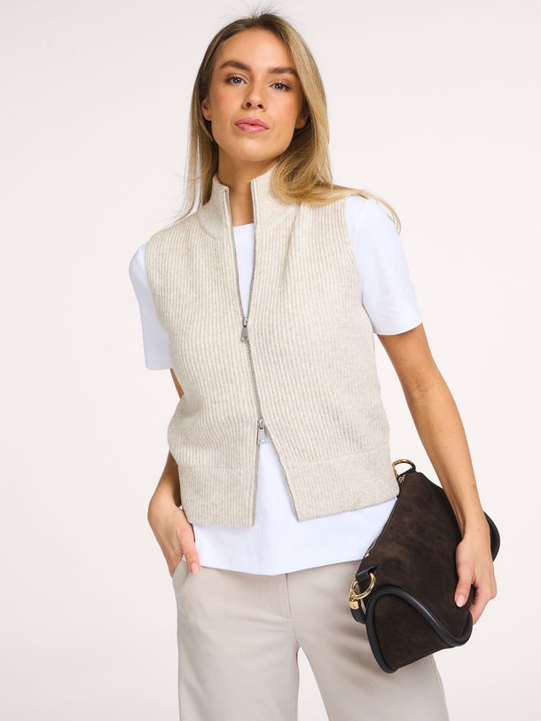 Ontdek de Wolmix gemêleerd vest van Yaya in de kleur Lichtgrijs bij Orangebag. Op werkdagen voor 21:45 besteld, morgen in huis.