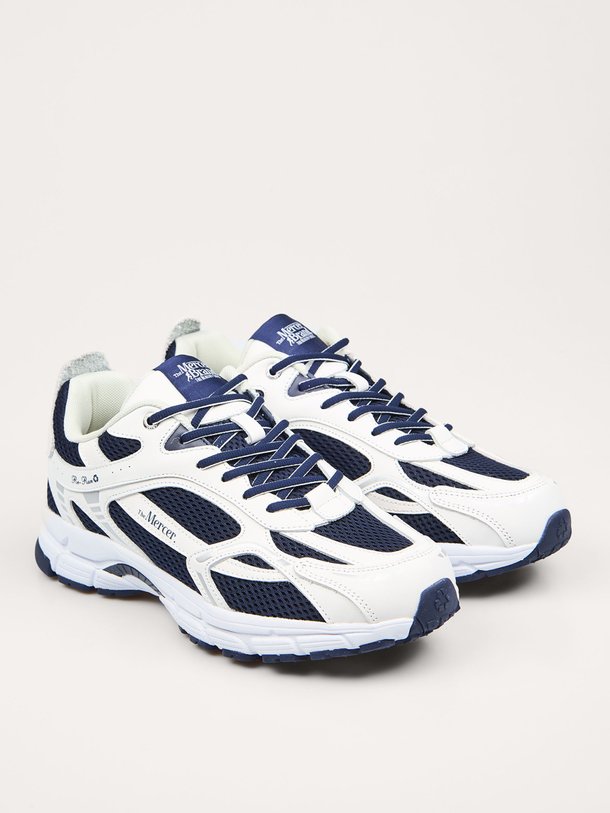 Ontdek de The Re-Run mesh sneakers van Mercer Amsterdam in de kleur donkerblauw bij Orangebag. Op werkdagen voor 21:45 besteld, morgen in huis.