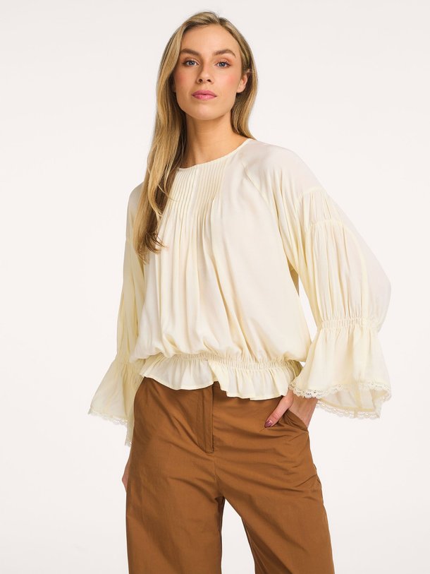 Ontdek de Last viscose top van Suncoo in de kleur Crème bij Orangebag. Op werkdagen voor 21:45 besteld, morgen in huis.