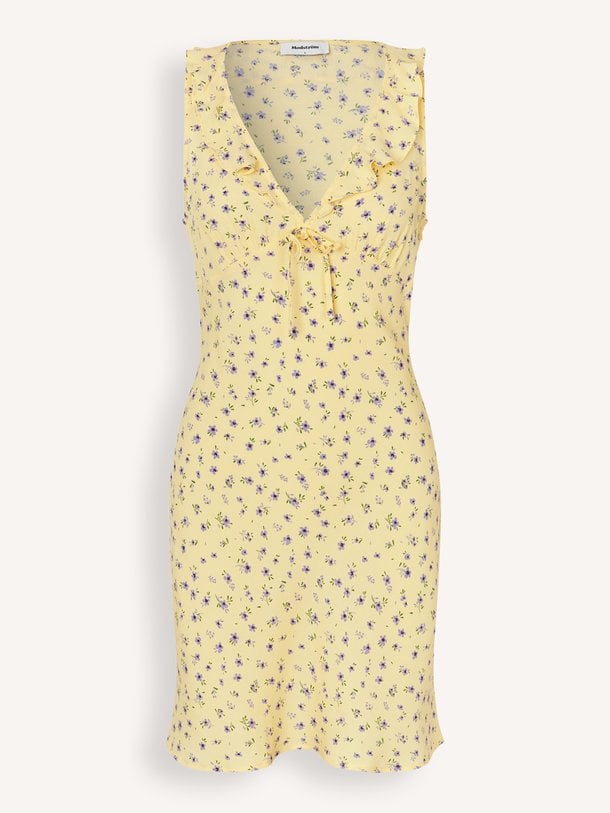 Ontdek de Alyssa viscose jurk met bloemenprint van Modstrom in de kleur Geel bij Orangebag. Op werkdagen voor 21:45 besteld, morgen in huis.