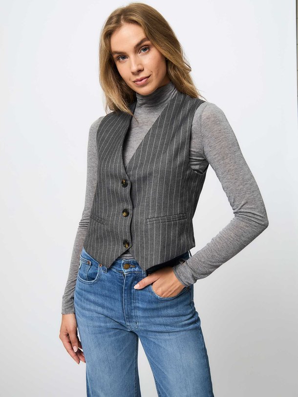 Ontdek de Hazel viscosemix gilet met krijtstreep van Alchemist in de kleur grijs bij Orangebag. Op werkdagen voor 21:45 besteld, morgen in huis.