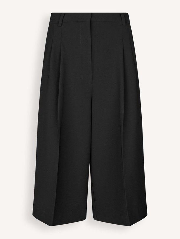 Ontdek de Flore geweven bermuda short van Second Female in de kleur Zwart bij Orangebag. Op werkdagen voor 21:45 besteld, morgen in huis.