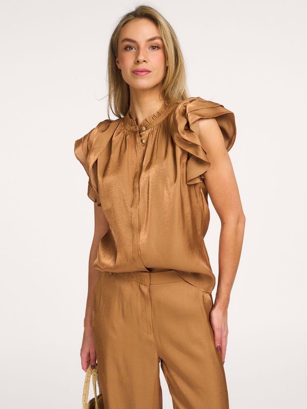 Ontdek de Gezana viscosemix blouse van Aaiko in de kleur Camel bij Orangebag. Op werkdagen voor 21:45 besteld, morgen in huis.