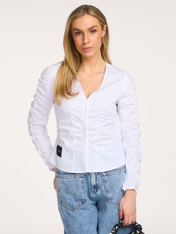 Ontdek de Pure katoenmix blouse van Haute L'Amitié in de kleur Wit bij Orangebag. Op werkdagen voor 21:45 besteld, morgen in huis.