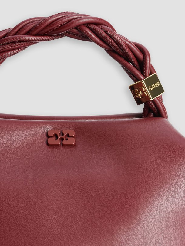 Ontdek de Bou crossbody bag van Ganni in de kleur bordeauxrood bij Orangebag. Op werkdagen voor 21:45 besteld, morgen in huis.