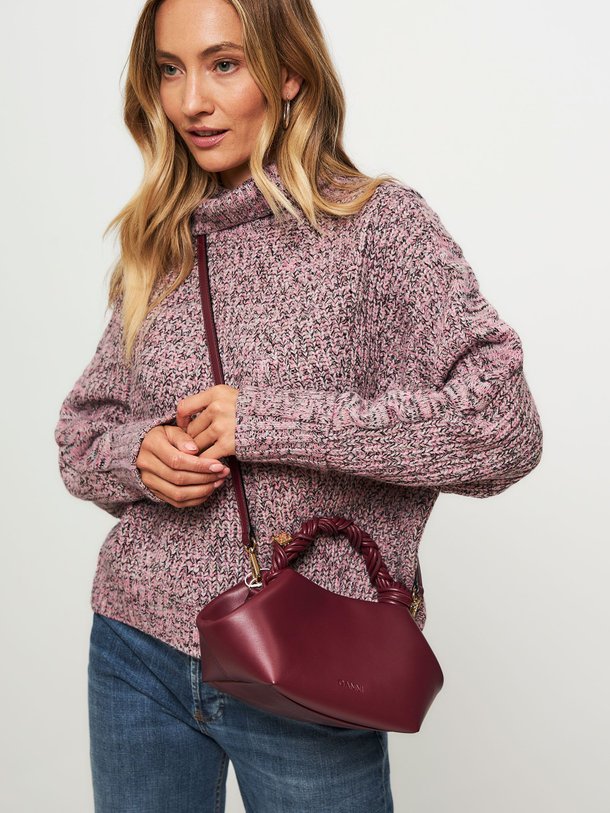 Ontdek de Bou crossbody bag van Ganni in de kleur bordeauxrood bij Orangebag. Op werkdagen voor 21:45 besteld, morgen in huis.
