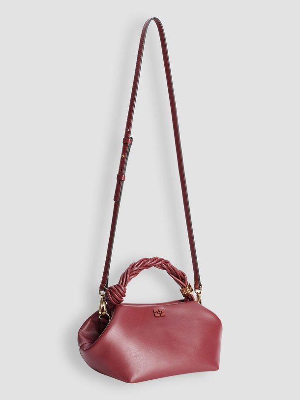Ontdek de Bou crossbody bag van Ganni in de kleur bordeauxrood bij Orangebag. Op werkdagen voor 21:45 besteld, morgen in huis.